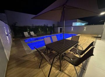 Casa de 3 quartos Venda R$ 400.000 · Casa com 260 mts², 3 quartos, piscina e churrasqueira em Curitiba PR