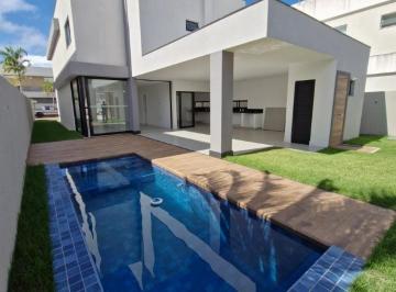 Casa · 259m² · 4 Quartos · 2 Vagas · Casa Padrão em Lauro de Freitas