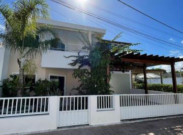 Casa · 170m² · 4 Quartos · Casa Padrão em Lauro de Freitas