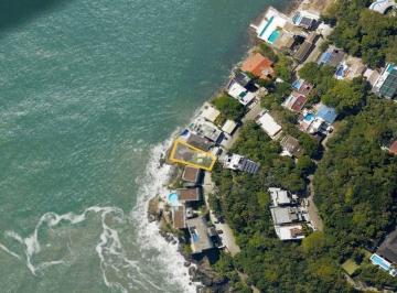 bad33ef6ebbc4d48abc9c20dfbf20887d155906a · Terreno em frente ao mar no Condomínio Península na Praia da Enseada no Guarujá.