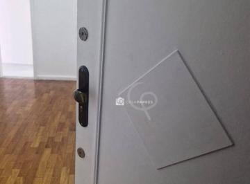 40ca80721c960af6483515b1c04b4457a463aff3 · Apartamento quarto e sala à venda no Leme, 32m2, na Gustavo Sampaio.