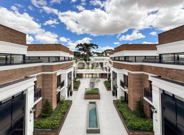 Casa · 226m² · 3 Quartos · 2 Vagas · Casa à venda - em Ahú