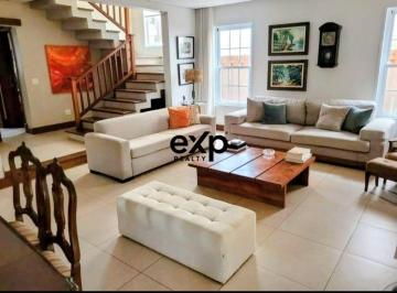 Casa · 350m² · 4 Quartos · 4 Vagas · Casa estilo europeu no Alphaville Dom Pedro | 4 suítes, suíte térrea, lazer completo e vista para re