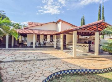 Casa · 340m² · 4 Quartos · 8 Vagas · Condomínio Portal do Lago Sul - Casa para locação, com 4 quartos, sendo 1 suíte, Jardim Botânico