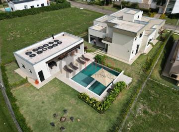 Casa · 1060m² · 4 Quartos · 6 Vagas · Linda Casa com 4 dormitórios - ampla piscina e gourmet