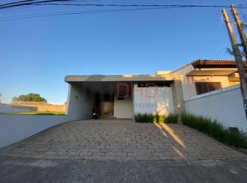 Casa · 349m² · 3 Quartos · 4 Vagas · Casa no Condomínio Flores - 3 suítes