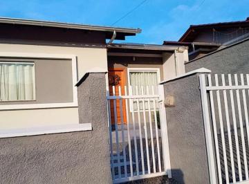 Casa de 3 quartos, Indaial · Casa com 3 dormitórios no bairro Arapongas em Indaial.