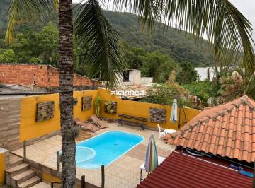 Descubra o conforto e a amplitude nesta magnífica casa de 400m,distribuída em do · Casa aconchegante com lazer!