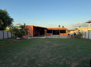 Rural · 300m² · 4 Quartos · 5 Vagas · Chácara para alugar no Condomínio Veleiro em Anhembi/SP.