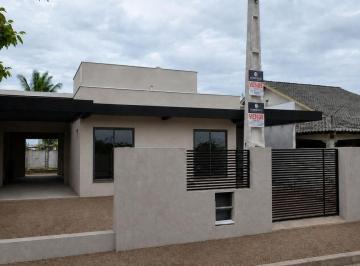 Casa · 87m² · 3 Quartos · 2 Vagas · Casa com 03 dormitórios (01 suíte), face norte e a 600 metros da praia na Barra do Saí em Itapoá SC!