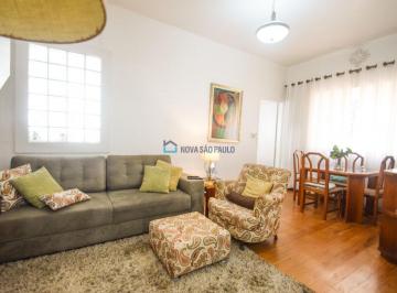 Casa · 100m² · 2 Quartos · 2 Vagas · Casa térrea, cômodos grandes, edícula, quintal, 2 vagas cobertas! 5 min (400m) a pé ao Metrô Saúde