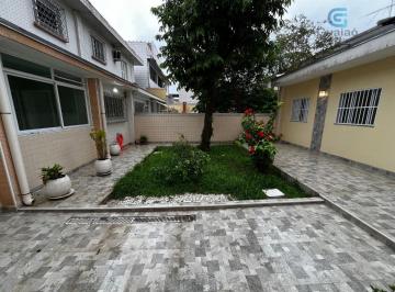 Casa · 236m² · 3 Quartos · 3 Vagas · Vendo amplo Sobrado de 3 dormitórios, Edícula, quintal e garagem no Embaré em Sa