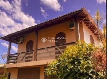 Casa · 380m² · 4 Quartos · Casa mobiliada a 300 metros da praia no Campeche - excelente oportunidade para morar ou investir