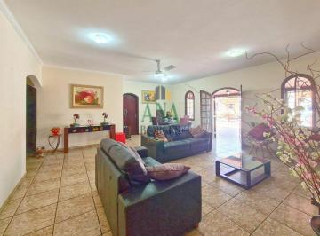 Casa · 4 Quartos · Casa com 4 dormitórios, sendo 1 suíte