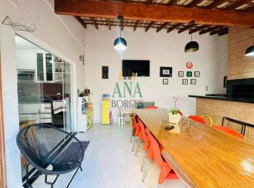 Casa · 3 Quartos · Casa aconchegante dentro de um condomínio acolhedor bem localizado