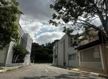 Casa · 175m² · 6 Quartos · 3 Vagas · Casa ampla e ensolarada a poucos passos do Bosque Maia para Locação