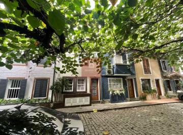 Casa · 95m² · 2 Quartos · 1 Vaga · Charmosa casa de vila para locação 95m² 2 dormitórios 3 banheiros 1 vaga no Jardim Paulista!