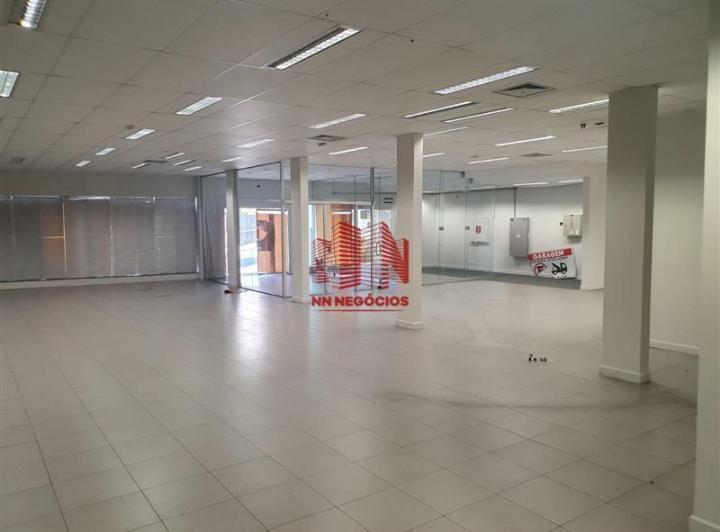 Foto do imóvel - Salão comercial muito bem localizado, em frente ao Shopping Santana Parque, rua com bastante.