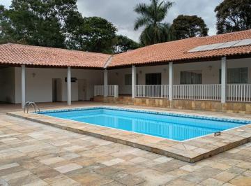 Casa de 5 quartos, Brasília · CASA TERREA REFORMADA EM AMBIENTE ACONGEGANTE