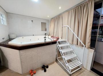 Casa · 180m² · 3 Quartos · 2 Vagas · Sobrado 3 Quartos c/ Suíte, Sacadas e Quintal c/ Pomar | R$ 750 mil