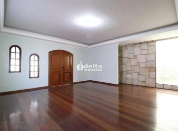 Casa · 350m² · 4 Quartos · 4 Vagas · Casa com 4 quartos sendo 3 suítes disponível para venda no bairro Marta Helena em Uberlândia-MG