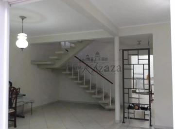 Casa · 850m² · 3 Quartos · Casa Padrão  - Centro - 850m².