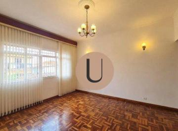 Sala · CASA ASSOBRADADA EM TERRENO DE 250m² 3 DORM., 1 SUÍTE, 3 BANHEIROS, QUINTAL, VARANDA, 5 VAGAS NO JD