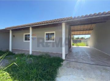 Casa · 2 Quartos · 2 Vagas · "Casa em Itaipuaçu: 2 Quartos, Aceita Pets!"