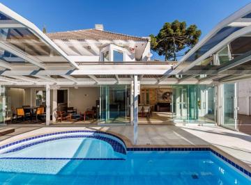 b8bdfcdcfafb2e4899da83e24ffbcdaac0386a1c · CASA COM PISCINA EM LOCALIZAÇÃO PRIVILEGIADA