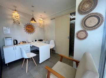 1d16b4c9394b108cde716efeefe2029de1a5b48f · Loja Comercial de Esquina para Alugar na Asa Norte — SQN 213 | 45m² | Térrea, Plana e Reformada