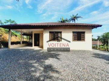e8f228e3e1c98c6b3b1b52a1facd06090b258a20 · Excelente oportunidade para quem busca moradia ou investimento! Casa situada em terreno amplo e arbo