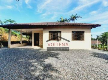 125324b948e3238b4f5a2c70b0559e020154e885 · Excelente oportunidade para quem busca moradia ou investimento! Casa situada em terreno amplo e arbo