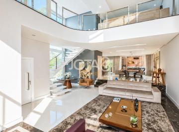 Casa · 251m² · 3 Quartos · 4 Vagas · Casa à venda - em Guabirotuba