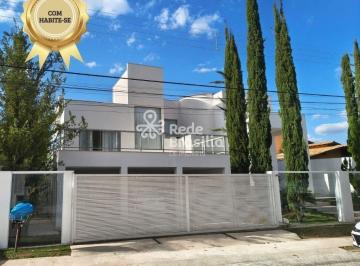 Casa · 568m² · 5 Quartos · 3 Vagas · Viva o Luxo: Casa 4 Suítes com Piscina Aquecida e SPA no Ville de Montagne
