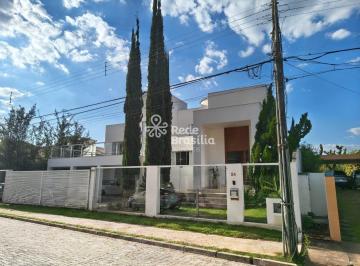 Casa · 568m² · 5 Quartos · 3 Vagas · Viva o Luxo: Casa 4 Suítes com Piscina Aquecida e SPA no Ville de Montagne