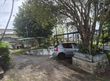 Casa · 966m² · 3 Quartos · Casa com 4 Quartos e 966m² no Centro.