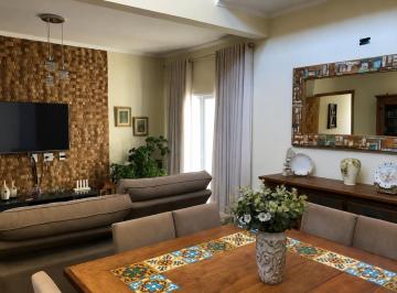 Casa · 130m² · 2 Quartos · 2 Vagas · Amplitude e Conforto:  2 Quartos, 1 suíte que Redefine o Conceito de Espaço