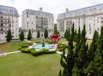a3d67e99caecb431776a5dfad0fc285e649963c8 · Exclusividade, sofisticação e imponência definem Place des Vosges