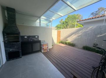 Quintal privativo · Casa de Condomínio ao lado da Riviera