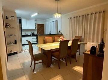 Casa de 3 quartos, São Paulo · Casa com 250 m² e 3 quartos à venda em Butantã