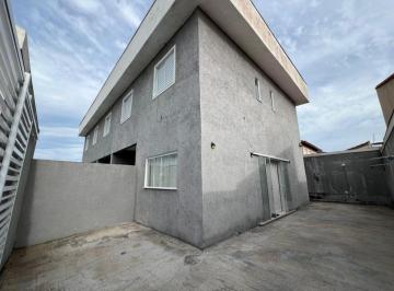 Casa de 2 quartos, Peruíbe · Casa com 2 quartos e espaço para piscina em Peruíbe.