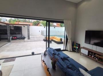 Casa de 3 quartos, São Paulo · Residência Exclusiva em Condomínio Fechado
Refúgio Moderno com Piscina e Gourmet