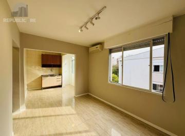 Apartamento · 47m² · 2 Quartos · 1 Vaga · Apartamento com 2 quartos, 47m², reformado, bairro Petrópolis