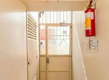 Apartamento com 2 dormitórios no bairro Menino Deus, oportunidade incrível de c · Ótimo apartamento térreo 2 dormitórios, com estacionamento, no coração do Bairro