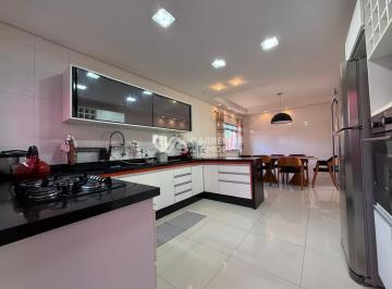 Foto 02 · CASA A VENDA TÉRREA, TERRENO COM 268M², 3 DORMITÓRIOS, SUÍTE, COZINHA AMERICANA, QUINTAL, ÁREA GOURM