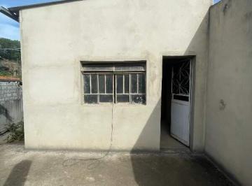 Casa · 50m² · 2 Quartos · 2 Vagas · Casa de 2 Pavimentos com Amplo Quintal na Principal Rua de Araçás