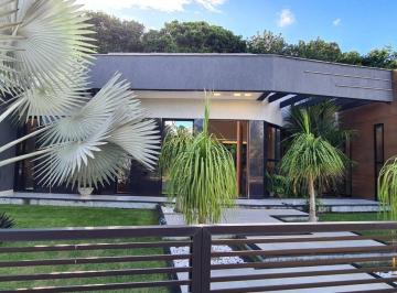 EXCELENTE CASA EM CONDOMÍNIO 4 SUÍTES 190M² ESPAÇO GOURMET E PISCINA · EXCELENTE CASA EM CONDOMÍNIO 4 SUÍTES 190M² ESPAÇO GOURMET E PISCINA
