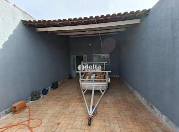 Casa · 250m² · 3 Quartos · 2 Vagas · Casa residencial com 3 quartos sendo 1 suíte disponível para locação no bairro Tubalina em Uberlândi