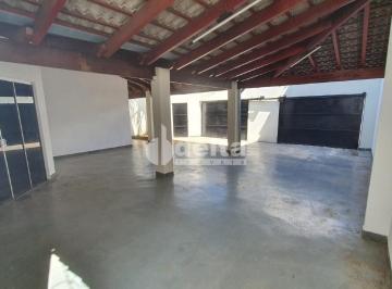 NULL · Casa residencial com 3 quartos sendo 1 suíte disponível para locação no Santa Rosa em Uberlândia-MG