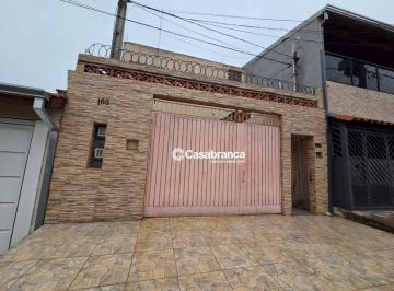 d40b4f6ef71ede9ed04f69321db0f09d4dfb9ce5 · Sobrado à venda com 3 casas com total de 6 quartos, sendo 2 suítes, 4 salas e 3 cozinhas na Zona Nor